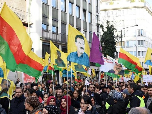  15,000 in Dusseldorf march protesting Turkey's crackdown on Kurds - ảnh 1